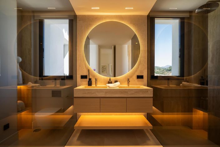 Image No.29-8 Bed Property for sale