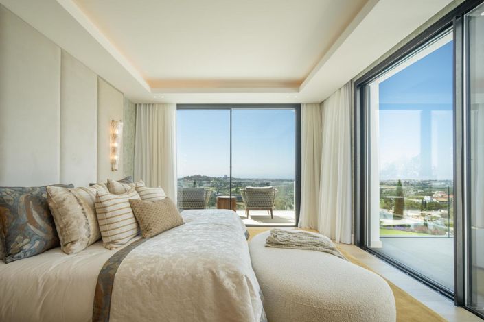 Image No.33-8 Bed Property for sale