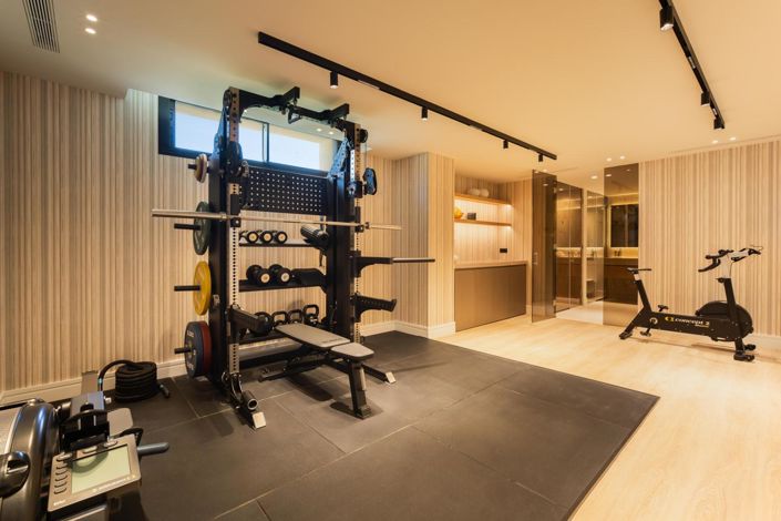 Image No.8-8 Bed Property for sale