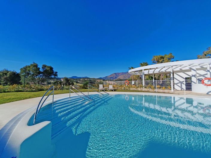 Image No.10-2 Bed Property for sale