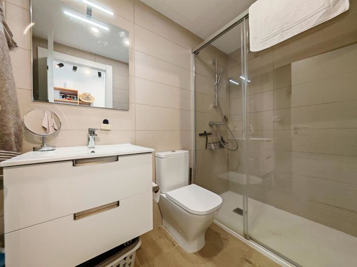 Image No.12-2 Bed Property for sale