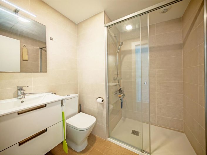 Image No.15-2 Bed Property for sale