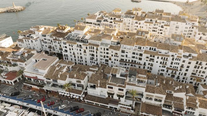 Image No.27-3 Bed Property for sale