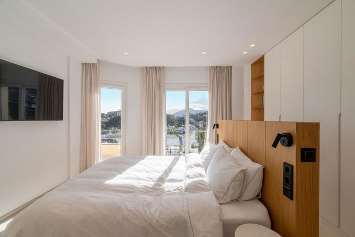 Image No.20-3 Bed Property for sale