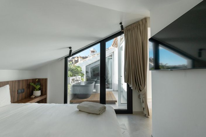 Image No.11-3 Bed Property for sale