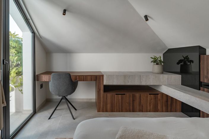 Image No.12-3 Bed Property for sale