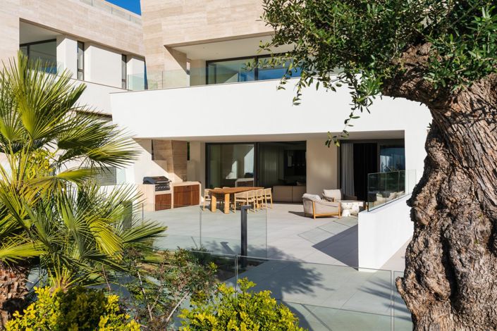 Image No.17-4 Bed Property for sale