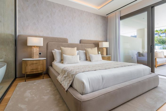 Image No.24-4 Bed Property for sale