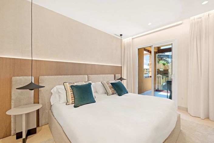 Image No.19-4 Bed Property for sale