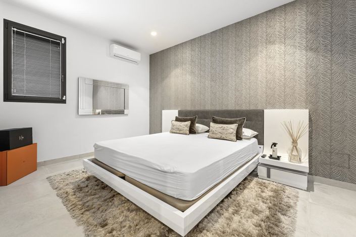 Image No.20-4 Bed Property for sale