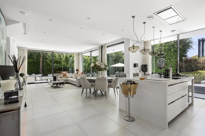 Image No.5-4 Bed Property for sale