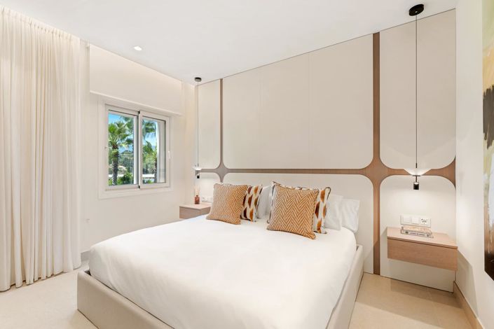 Image No.18-3 Bed Property for sale