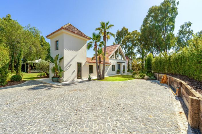 Image No.1-5 Bed Property for sale