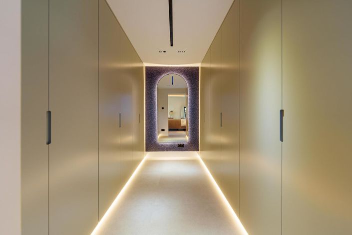 Image No.33-5 Bed Property for sale