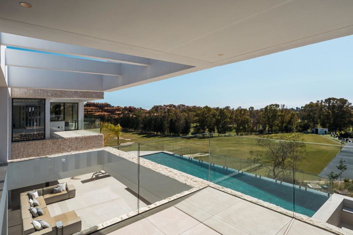 Image No.17-4 Bed Property for sale