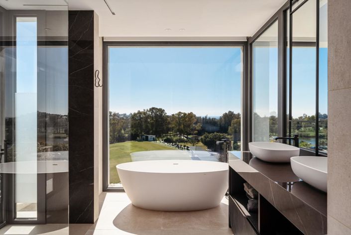 Image No.20-4 Bed Property for sale