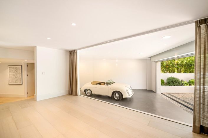 Image No.28-6 Bed Property for sale