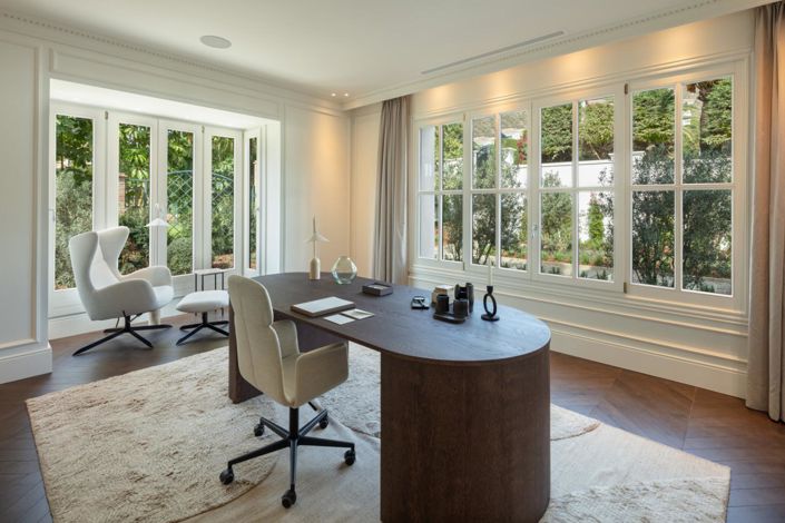 Image No.10-6 Bed Property for sale