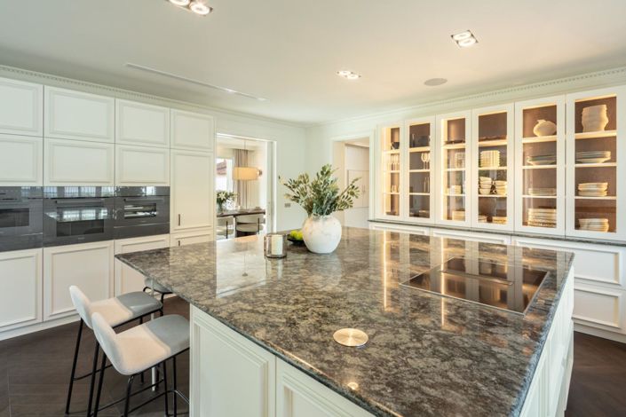 Image No.6-6 Bed Property for sale