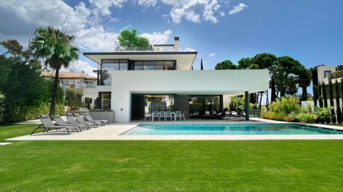 Image No.1-5 Bed Property for sale