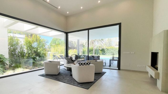 Image No.15-5 Bed Property for sale