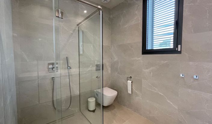 Image No.21-5 Bed Property for sale