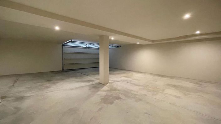 Image No.38-5 Bed Property for sale