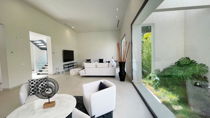 Image No.9-5 Bed Property for sale