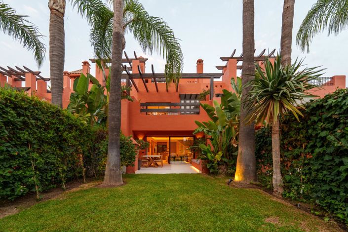 Image No.52-4 Bed Property for sale