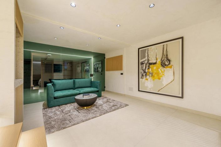 Image No.6-4 Bed Property for sale