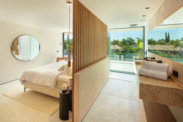 Image No.16-4 Bed Property for sale