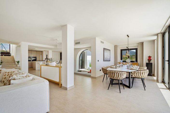 Image No.2-5 Bed Property for sale