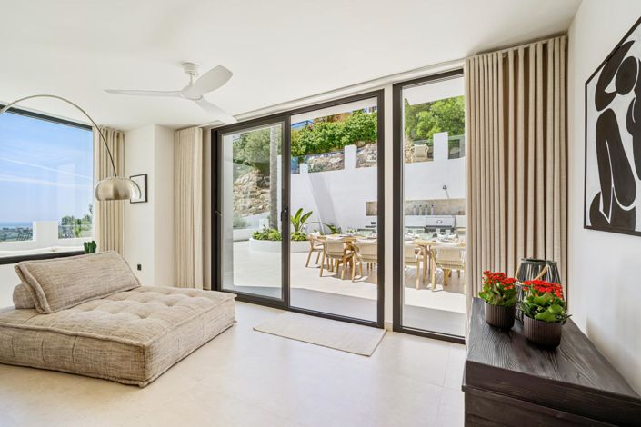 Image No.22-5 Bed Property for sale