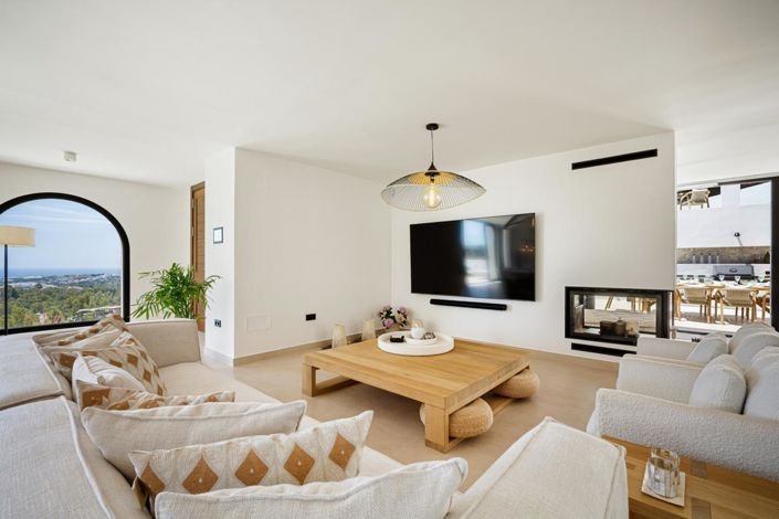 Image No.24-5 Bed Property for sale