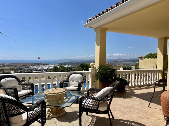 Image No.1-8 Bed Property for sale