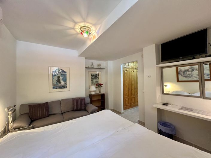 Image No.27-Propriété de 8 chambres à vendre à Estepona