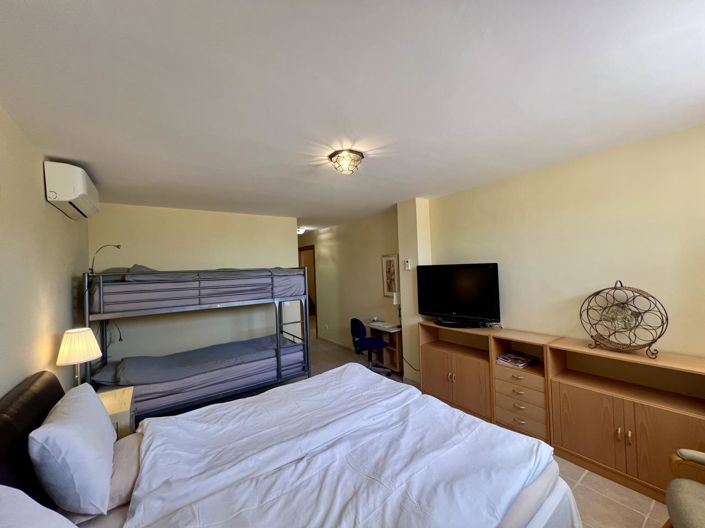 Image No.32-Propriété de 8 chambres à vendre à Estepona