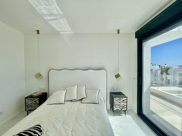 Image No.22-3 Bed Property for sale