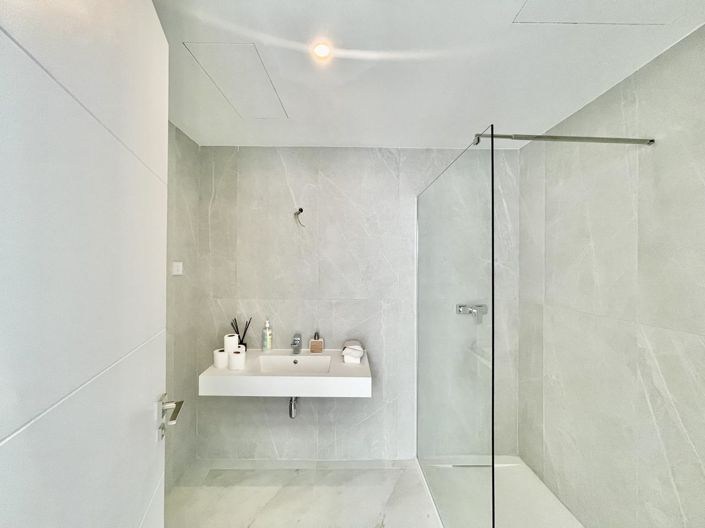 Image No.36-3 Bed Property for sale