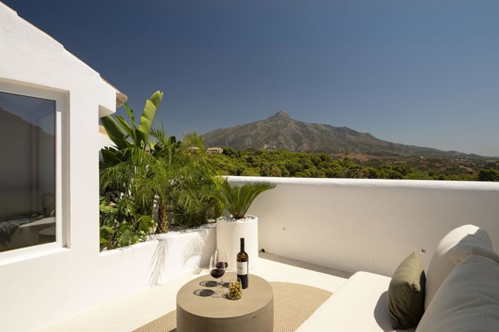 Image No.20-4 Bed Property for sale