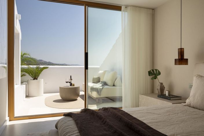 Image No.4-4 Bed Property for sale