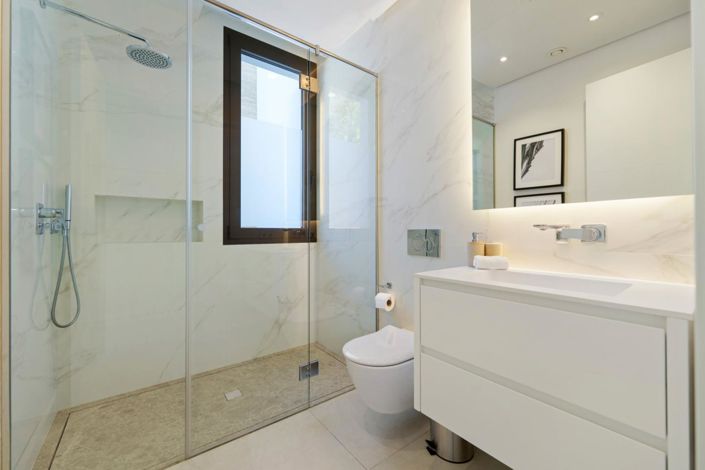 Image No.16-6 Bed Property for sale