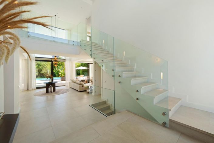 Image No.4-6 Bed Property for sale