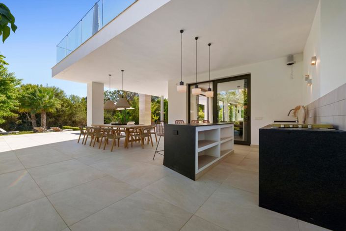 Image No.41-6 Bed Property for sale