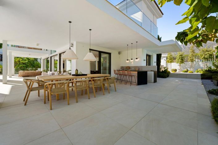 Image No.42-6 Bed Property for sale