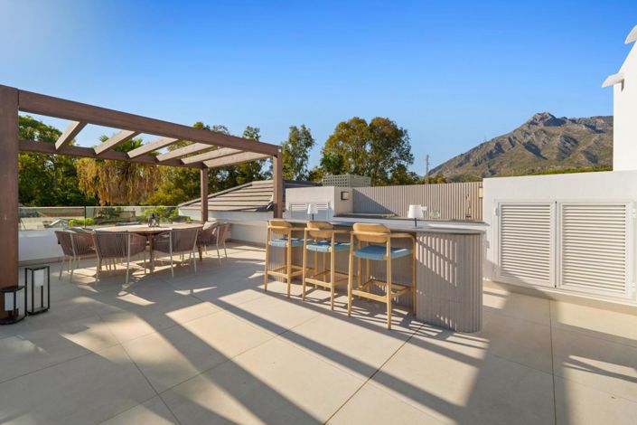 Image No.45-6 Bed Property for sale