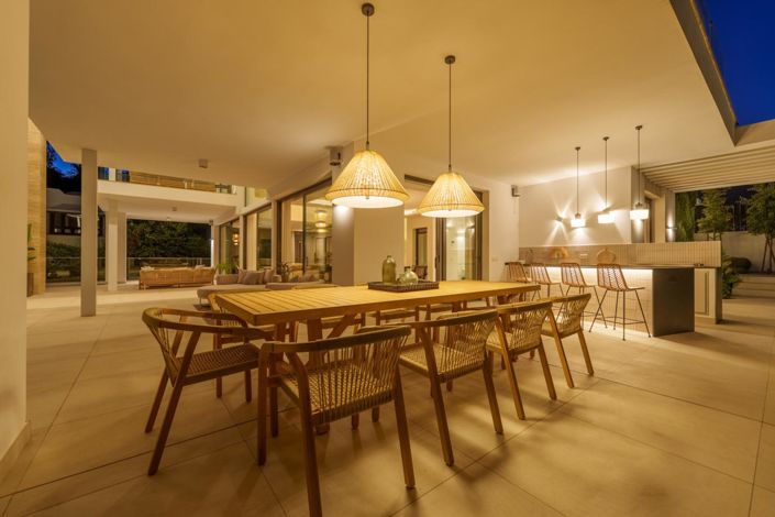 Image No.50-6 Bed Property for sale