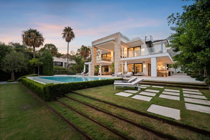 Image No.55-6 Bed Property for sale