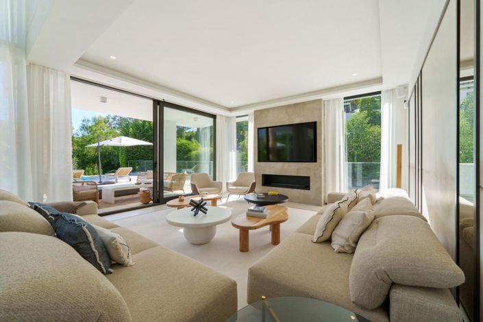 Image No.9-6 Bed Property for sale