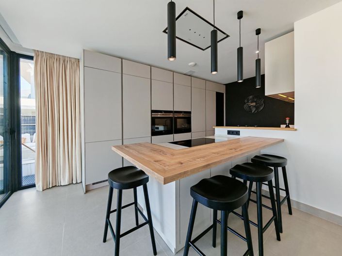 Image No.11-5 Bed Property for sale